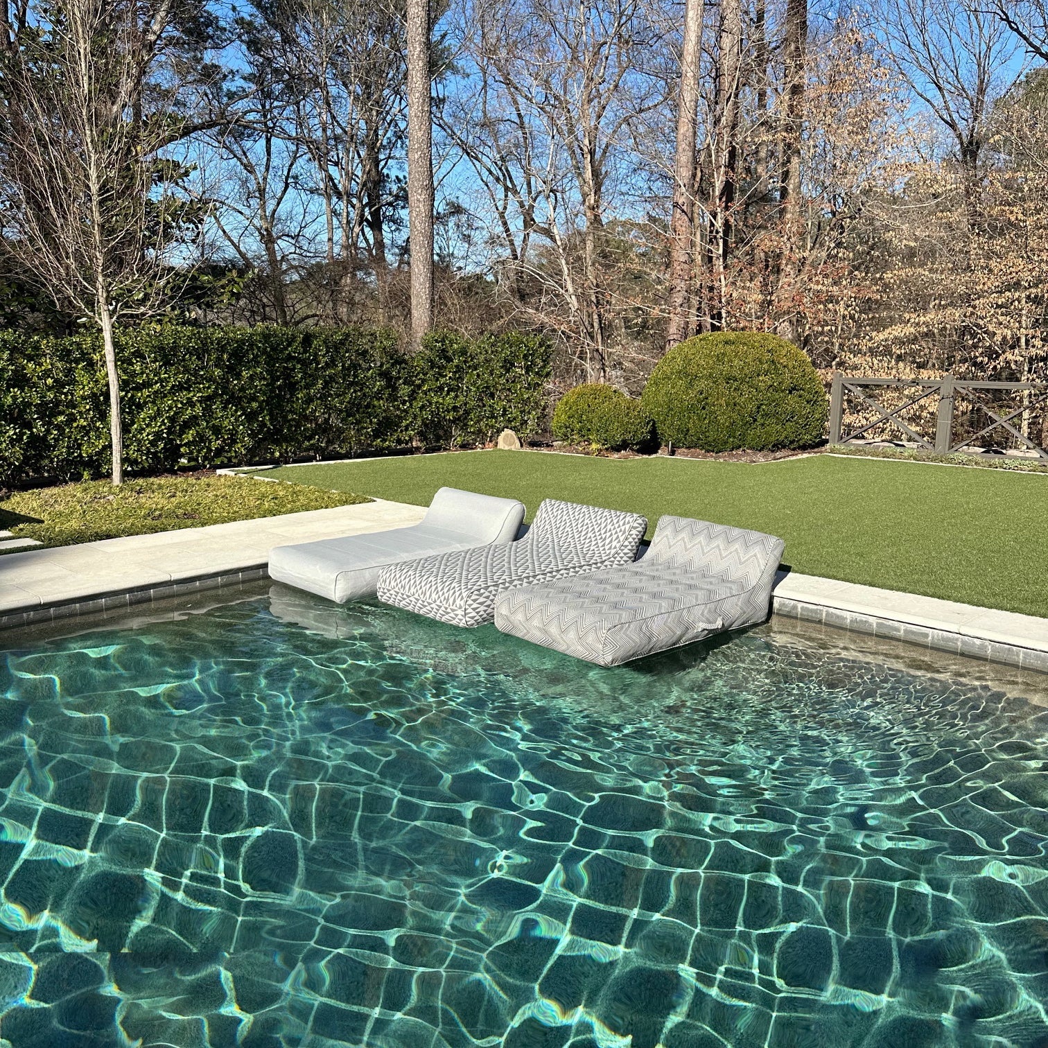 Luxe Linen-Like Inflatable Pool Lounge-Charcoal Zag